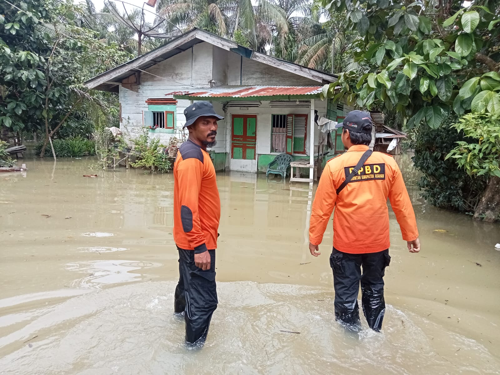 BPBD Kabupaten Asahan Melakukan Monitoring Terkait Laporan Banjir di Kecamatan Tinggi Raja Desa Terusan Tengah Dusun X Rawa Rejo