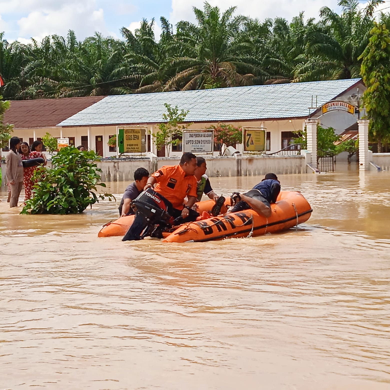 BPBD Kabupaten Asahan Monitoring Situasi Kondisi Banjir di Desa Piasa Ulu Kecamatan Tinggi Raja